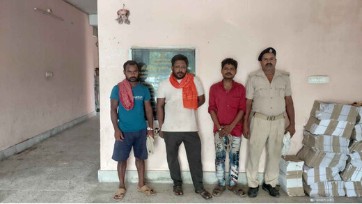मद्य निषेध विभाग का छापेमारी अभियान, शराब बेचने और पीने के आरोप में चार धराए