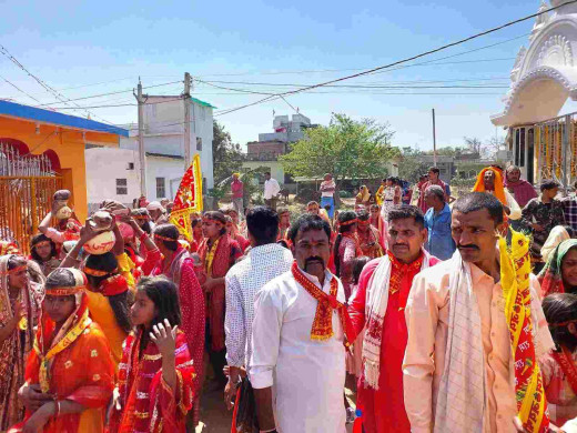 मंदिर में प्राण प्रतिष्ठा हेतु निकाली गई कलश यात्रा 