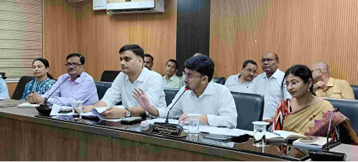 स्वास्थ्य योजनाओं की समीक्षा बैठक, कार्य निष्पादन में तेजी लाने के निर्देश