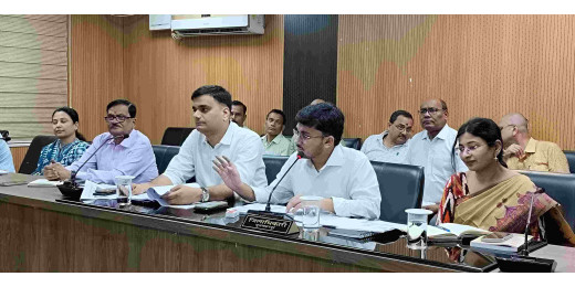 स्वास्थ्य योजनाओं की समीक्षा बैठक, कार्य निष्पादन में तेजी लाने के निर्देश