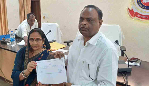 जिला परिषद उपाध्यक्ष पद हेतु निर्विरोध निर्वाचित हुई अनीता महतो