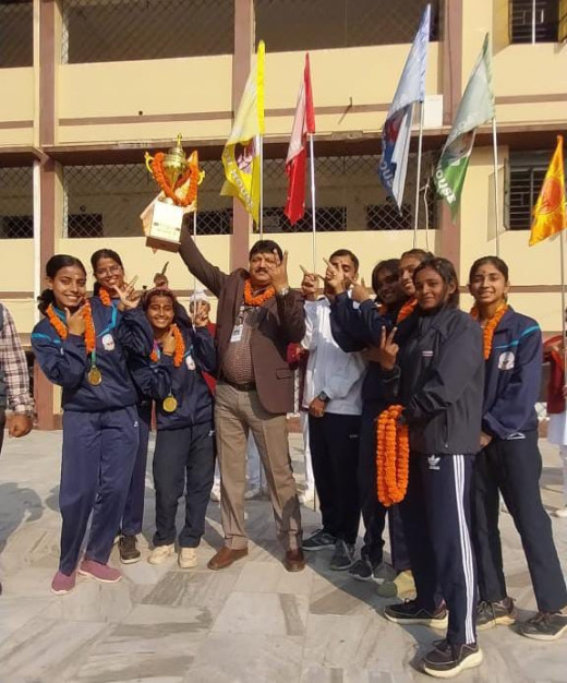 नेशनल ट्रॉफी जीत लौटी डीएवी की खिलाड़ी छात्राओं का ढोल, नगाड़ों से भव्य स्वागत