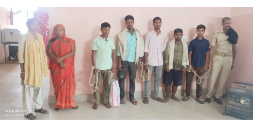 13 लीटर देसी, 6 लीटर विदेशी शराब के साथ दो तस्कर गिरफ्तार, चार शराबी भी पकड़ाया