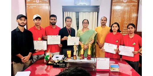 लंगट सिंह कॉलेज में युवा आपदा मित्रों का सम्मान, संजना और ऋषिकेश ने हासिल किया पहला स्थान