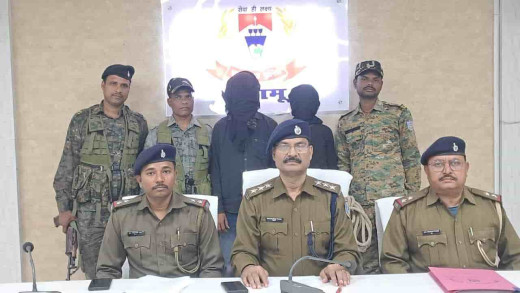 रामगढ़ पुलिस ने दो अपराधियों को हथियारों सहित किया गिरफ्तार