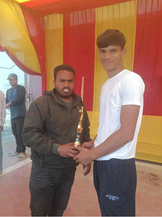 टेनिस बॉल क्रिकेट टूर्नामेंट में रोमांचक मुकाबले, क्वार्टर फाइनल में पहुंची टीमें