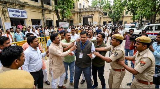 मुजफ्फरपुर में एमएलसी चुनाव के बीच गहमागहमी, मजिस्ट्रेट से धक्का-मुक्की का आरोप