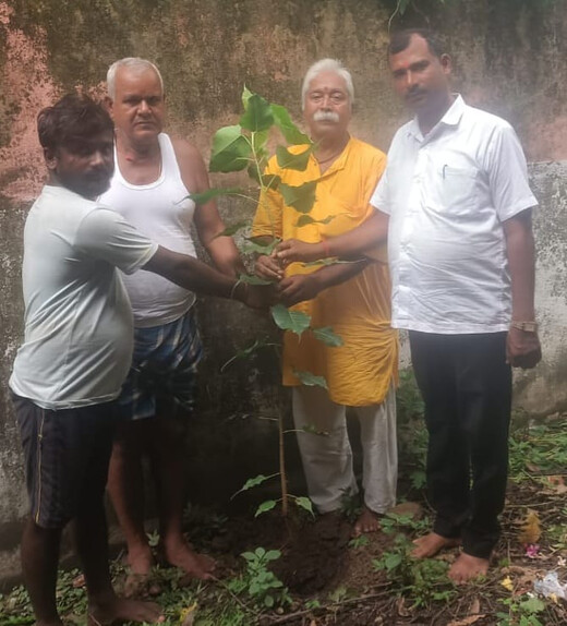 श्रीराम जन्मभूमि भूमि पूजन की 5वीं वर्षगांठ पर पर्यावरण भारती ने लगाया पीपल का पौधा 