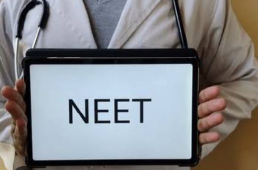 गरीबी को मात देकर मृदुल आनंद बने नीट 2024 के ऑल इंडिया टॉपर