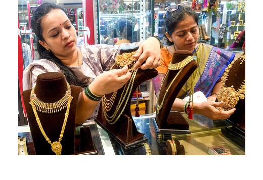 सोने और चांदी की कीमतों में गिरावट, जानें मार्केट में आज की कीमत