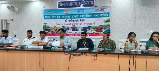 जल, स्वच्छता और विकास योजनाओं की डीएम ने की समीक्षा, अधिकारियों को दिए आवश्यक निर्देश