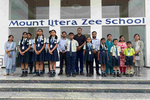 माउंट लिट्रा ज़ी स्कूल के छात्रों ने दिखाई प्रतिभा, स्टार परफ़ॉर्मर को मिला सम्मान