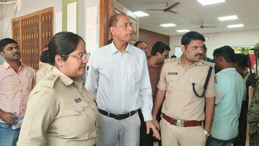 ​कोशी स्नातक निर्वाचन-2026: लखीसराय में शांतिपूर्ण चुनाव संपन्न कराने बूथों पर पहुंचे डीएम-एसपी