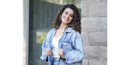 मशहूर सिंगर सोनू निगम ने डिस्को डांसर द म्यूजिकल कार्यक्रम में थामा अक्षरा सिंह का हाथ
