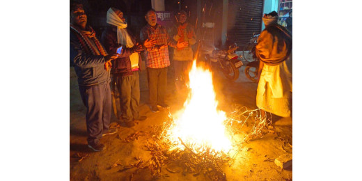 शीतलहर से बचाव हेतु दरभंगा प्रशासन ने सैकड़ों स्थानों पर किया राहत सामग्री वितरित