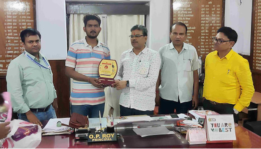 लंगट सिंह कॉलेज में अनिकेत मनी का सम्मान: एनआईटी एमसीए प्रवेश परीक्षा में ऑल इंडिया रैंक 1