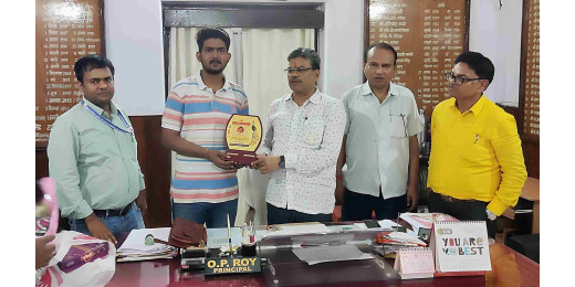 लंगट सिंह कॉलेज में अनिकेत मनी का सम्मान: एनआईटी एमसीए प्रवेश परीक्षा में ऑल इंडिया रैंक 1