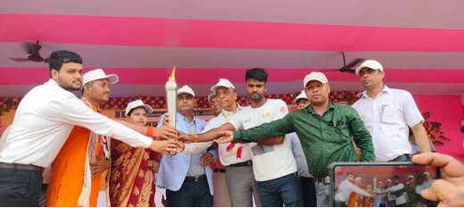 जिला स्तरीय मशाल खेल प्रतियोगिता का भव्य आगाज़, जिलाधिकारी ने खिलाड़ियों का बढ़ाया हौसला