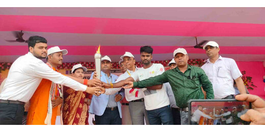 जिला स्तरीय मशाल खेल प्रतियोगिता का भव्य आगाज़, जिलाधिकारी ने खिलाड़ियों का बढ़ाया हौसला