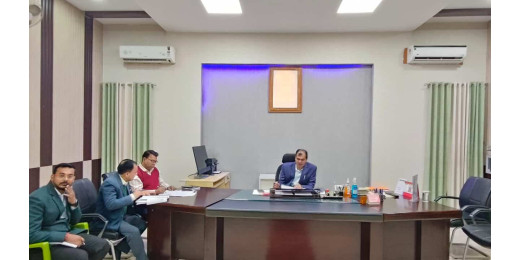 जिलाधिकारी ने की राजस्व मामलों की समीक्षात्मक बैठक
