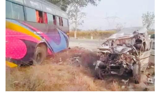 महाकुंभ जा रही बोलेरो और बस में भीषण टक्कर, 10 श्रद्धालुओं की दर्दनाक मौत