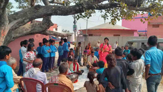 सहकारिता को बढ़ावा देने के लिए नुक्कड़ नाटक द्वारा किया गया जागरूक