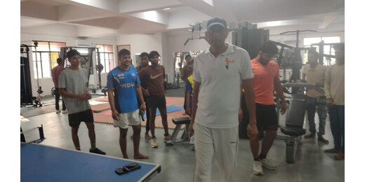 खेल भवन पहुंचे लखीसराय डीएम शैलेंद्र कुमार, गंदगी और अव्यवस्था पर जताई नाराजगी