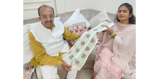 सुजनी कला में साकार हुआ लीचीपुरम आर्ट, मुजफ्फरपुर की लीची को मिली नई कलात्मक पहचान