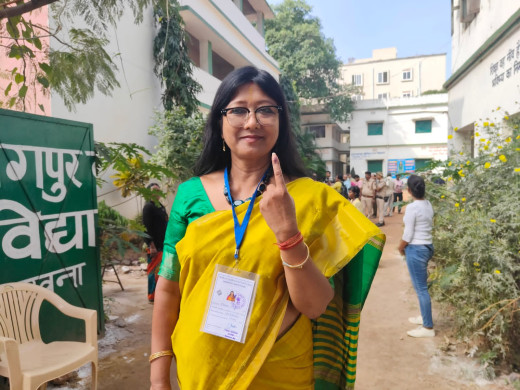 जेएमएम प्रत्याशी महुआ माझी ने किया मतदान, मतदाताओं से विकास के लिए समर्थन की अपील