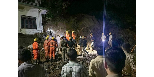 मंडी भूस्खलन : मलबे में दबे 6 लोगों की मौत, सीएम ने राहत कार्य तेज करने के दिए निर्देश