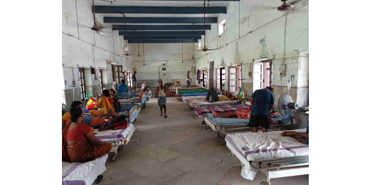 सदर अस्पताल के जनरल वार्ड में मरम्मत कार्य से मरीज परेशान, प्रबंधन की अनदेखी