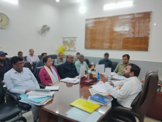 उप विकास आयुक्त श्रेष्ठ अनुपम की अध्यक्षता में स्वच्छता को लेकर बैठक आयोजित