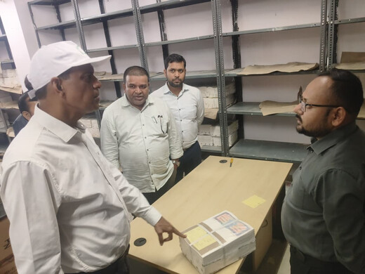 कोषागार में फाइलों का हिसाब, मैदान में धरोहर की सुरक्षा: लखीसराय डीएम ने परखी जमीनी हकीकत