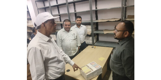 कोषागार में फाइलों का हिसाब, मैदान में धरोहर की सुरक्षा: लखीसराय डीएम ने परखी जमीनी हकीकत