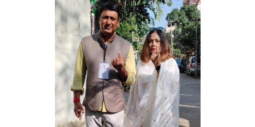 हटिया विधानसभा के कांग्रेस प्रत्याशी अजय नाथ शाह देव ने पत्नी के साथ किया मतदान