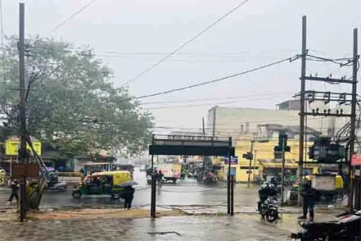 राजधानी में हल्की बारिश से तापमान में 3 डिग्री की गिरावट, मौसम में बदलाव