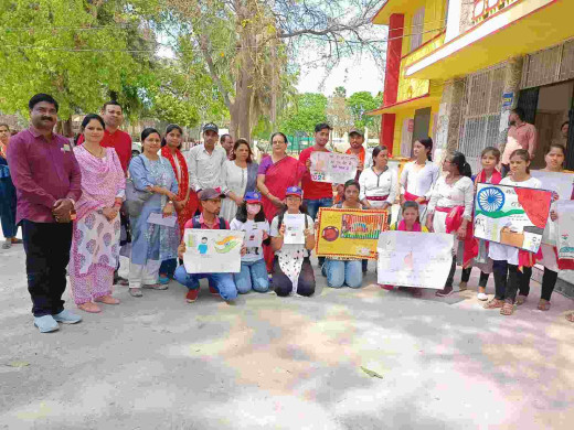 नुक्कड़ नाटक और पोस्टर प्रतियोगिता के माध्यम से छात्रों ने समझाया मतदान का महत्व