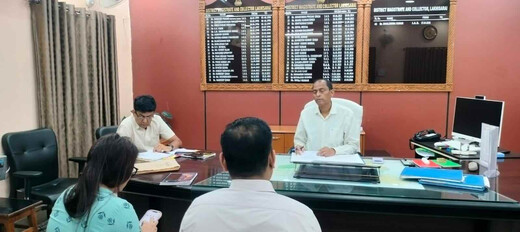 पंचायत सरकार भवन निर्माण में देरी पर डीएम सख्त, कार्यान्वयन एजेंसियों से मांगा स्पष्टीकरण
