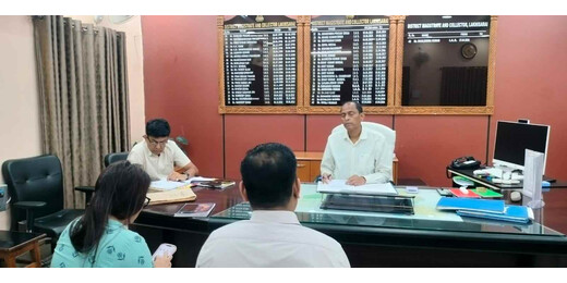 पंचायत सरकार भवन निर्माण में देरी पर डीएम सख्त, कार्यान्वयन एजेंसियों से मांगा स्पष्टीकरण