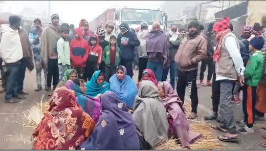 दिव्यांग की दर्दनाक मौत के बाद एनएच-80 जाम, स्थानीय लोगों ने किया प्रदर्शन