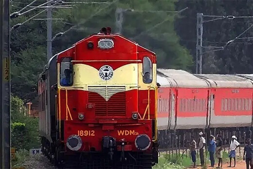 बदमाशों ने कैपिटल एक्सप्रेस को बनाया निशाना, यात्रियों से की लूटपाट व मारपीट