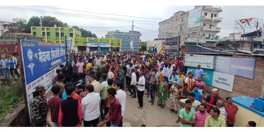 युवक के मौत पर परिजनों ने किया अस्पताल के बाहर हंगामा