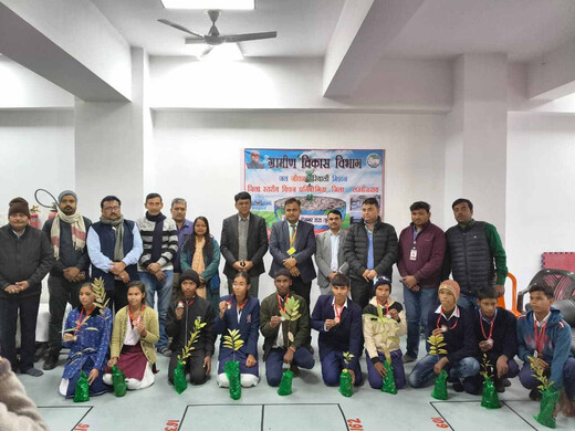 जल जीवन हरियाली क्विज में सपना रही अव्वल, डीएम ने जल संरक्षण का दिया संदेश