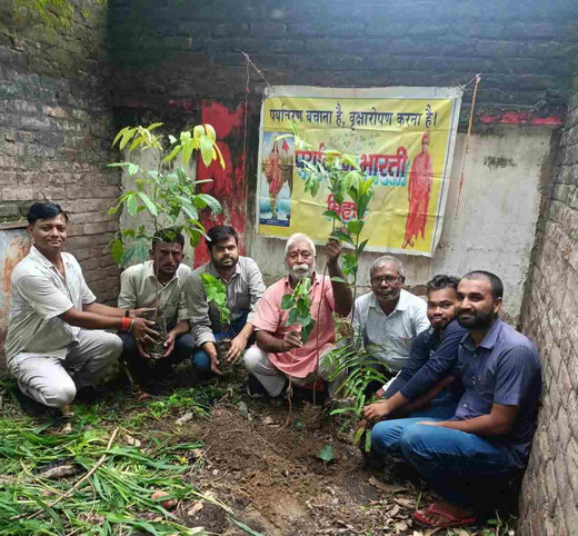 स्वतंत्रता सेनानी नानक सिंह की जयंती पर वृक्षारोपण, पर्यावरण संरक्षण का दिया संदेश