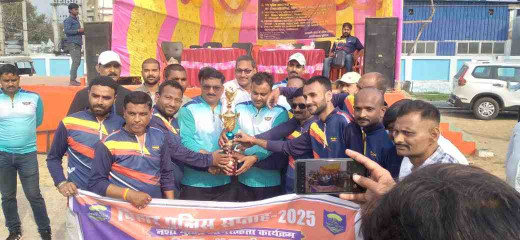 पुलिस और पत्रकारों के बीच फैंसी क्रिकेट मैच का आयोजन