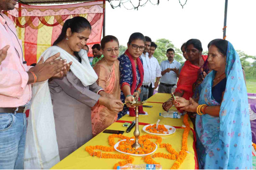 रामपुर उच्च विद्यालय क्रीड़ा मैदान में जीविका के रोजगार सह मार्गदर्शन मेले में युवाओं की भारी भीड़