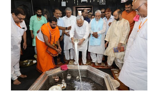 सीएम नीतीश कुमार ने किया पितृपक्ष मेले की तैयारियों का निरीक्षण, विष्णुपद मंदिर में की पूजा-अर्चना 