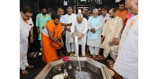 सीएम नीतीश कुमार ने किया पितृपक्ष मेले की तैयारियों का निरीक्षण, विष्णुपद मंदिर में की पूजा-अर्चना