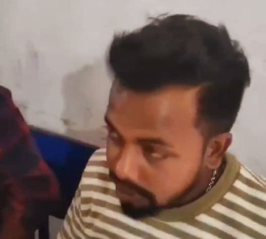 कांके विधानसभा के बड़गाईं बूथ पर भाजपा कार्यकर्ता के पास मिली मोदी का फोटो और कमल छाप बैग, मचा हड़कंप