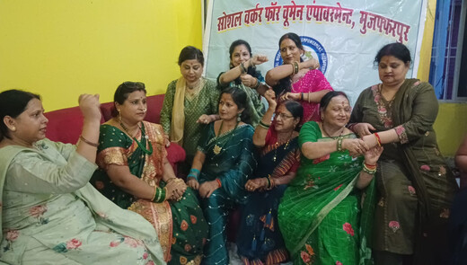 सावन मिलन में महिलाओं ने बांटी खुशियां, डांस और गेम्स के साथ मनाया उत्सव